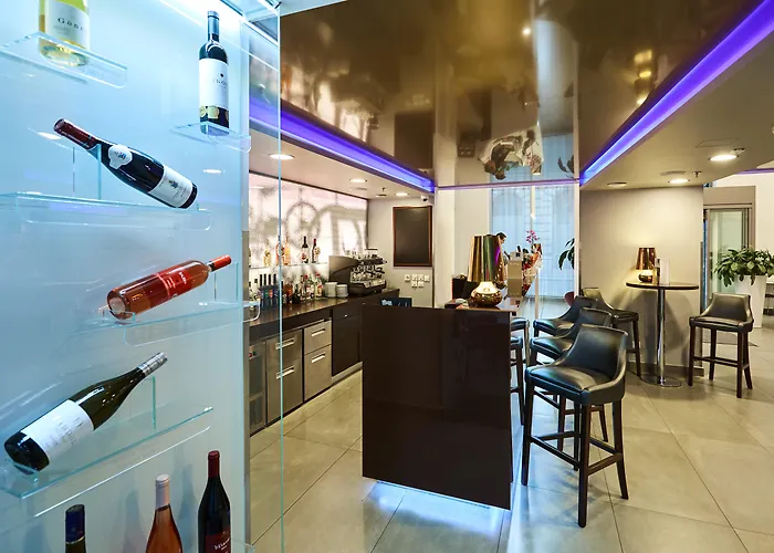 12 Revay Hotel