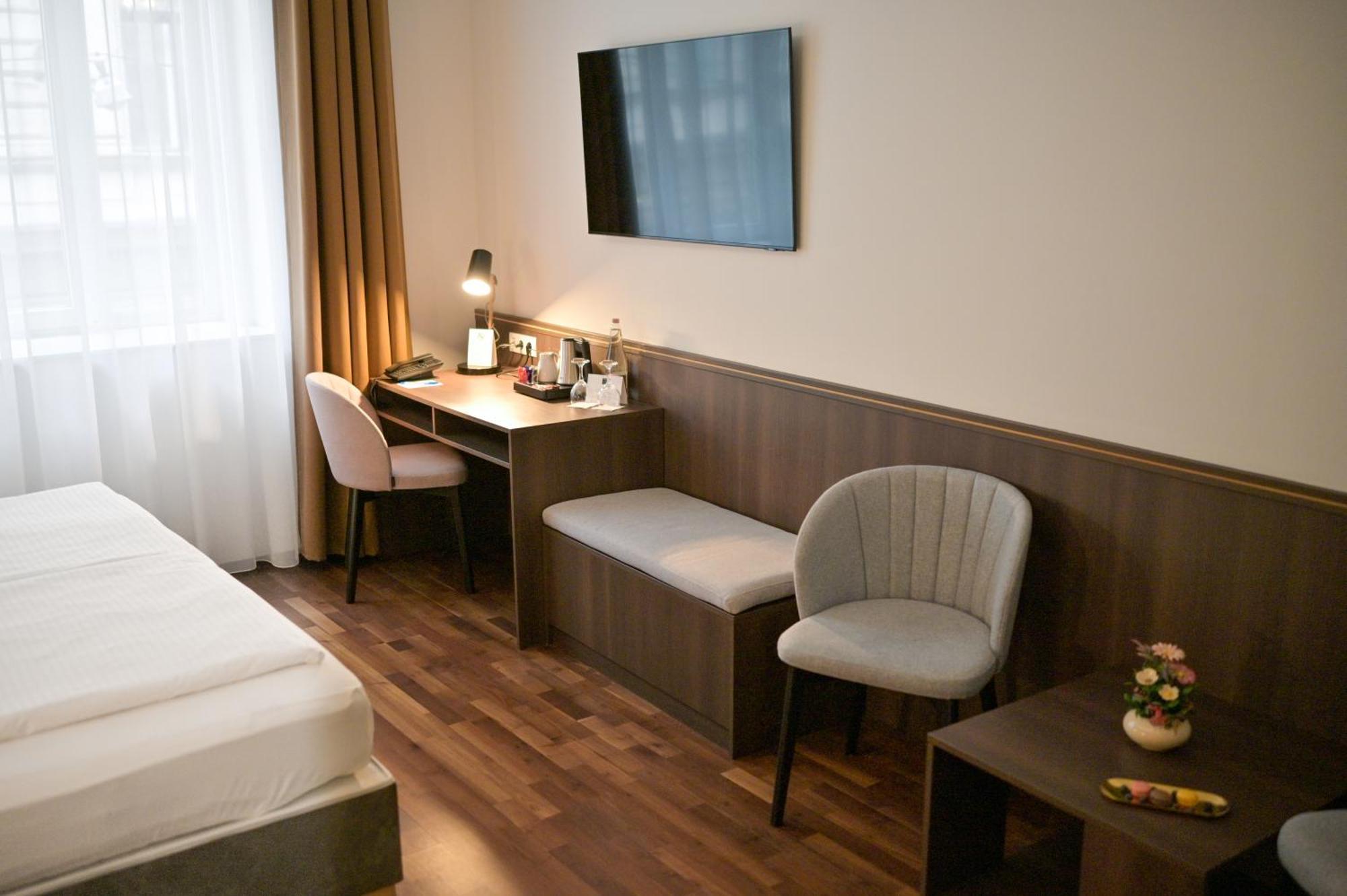 Hotel 12 Revay