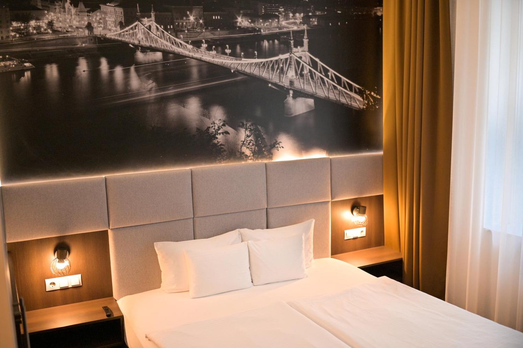 Hotel 12 Revay 3*